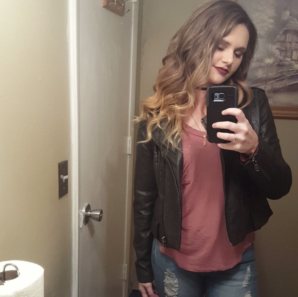 Meet your Posher, Elizabeth - Picture 2 of 7